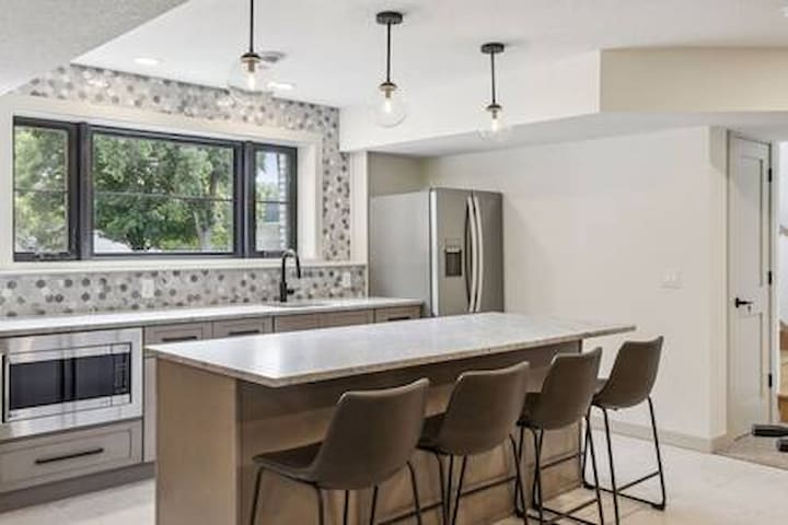 Luxury Hastings Home, Sleeps 18+ gallery image 4