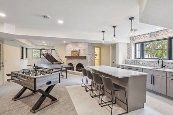 Luxury Hastings Home, Sleeps 18+ gallery image 2