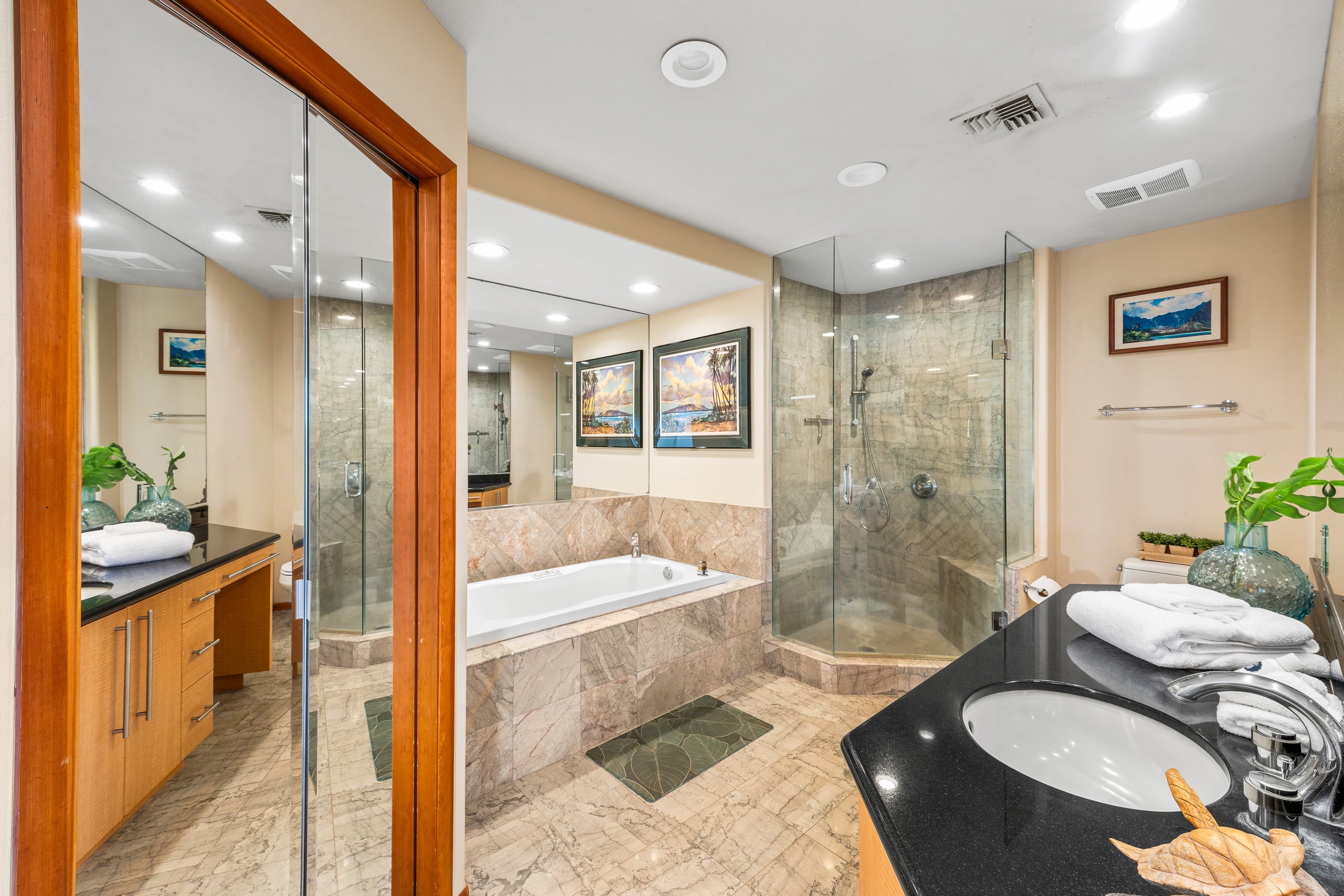 Condo in Lahaina · ★4.8 · 2 bedrooms · 2 beds · 2 baths - Image 20