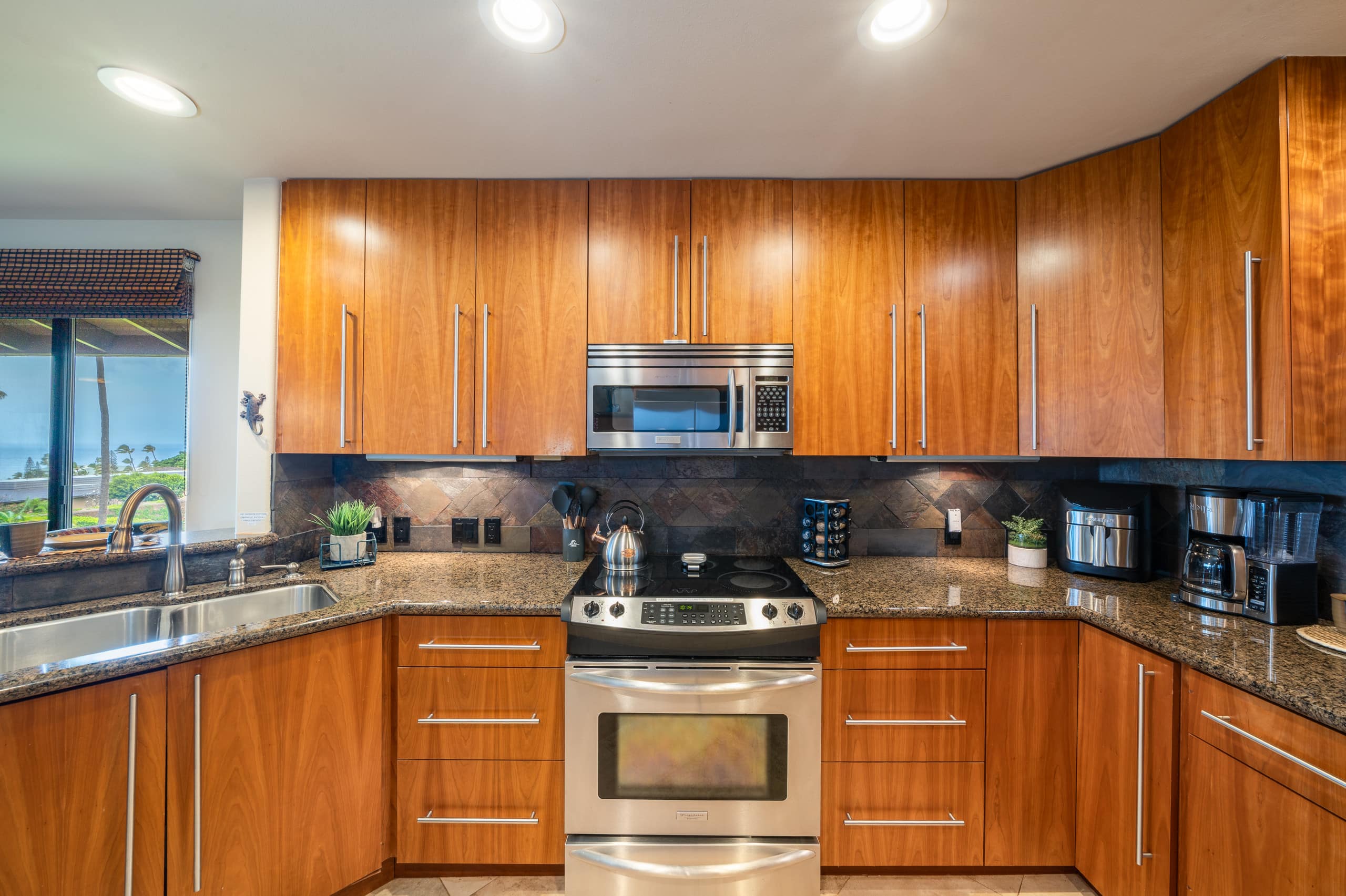 Condo in Lahaina · ★4.8 · 2 bedrooms · 2 beds · 2 baths - Image 3
