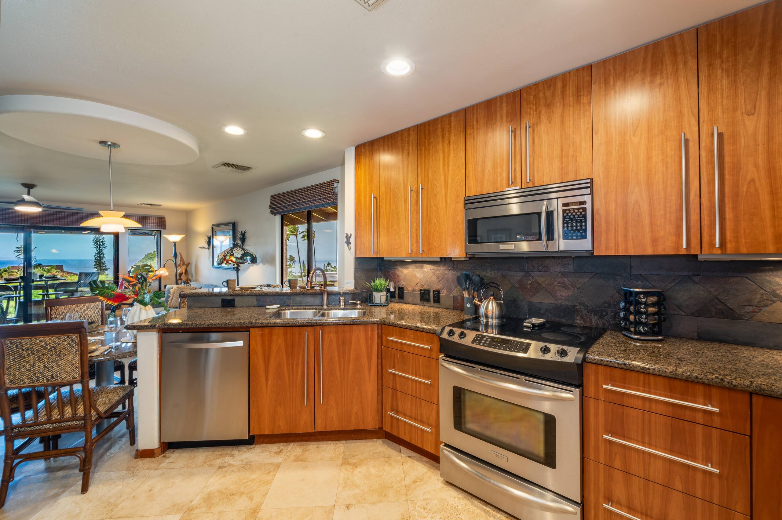 Condo in Lahaina · ★4.8 · 2 bedrooms · 2 beds · 2 baths - Image 2