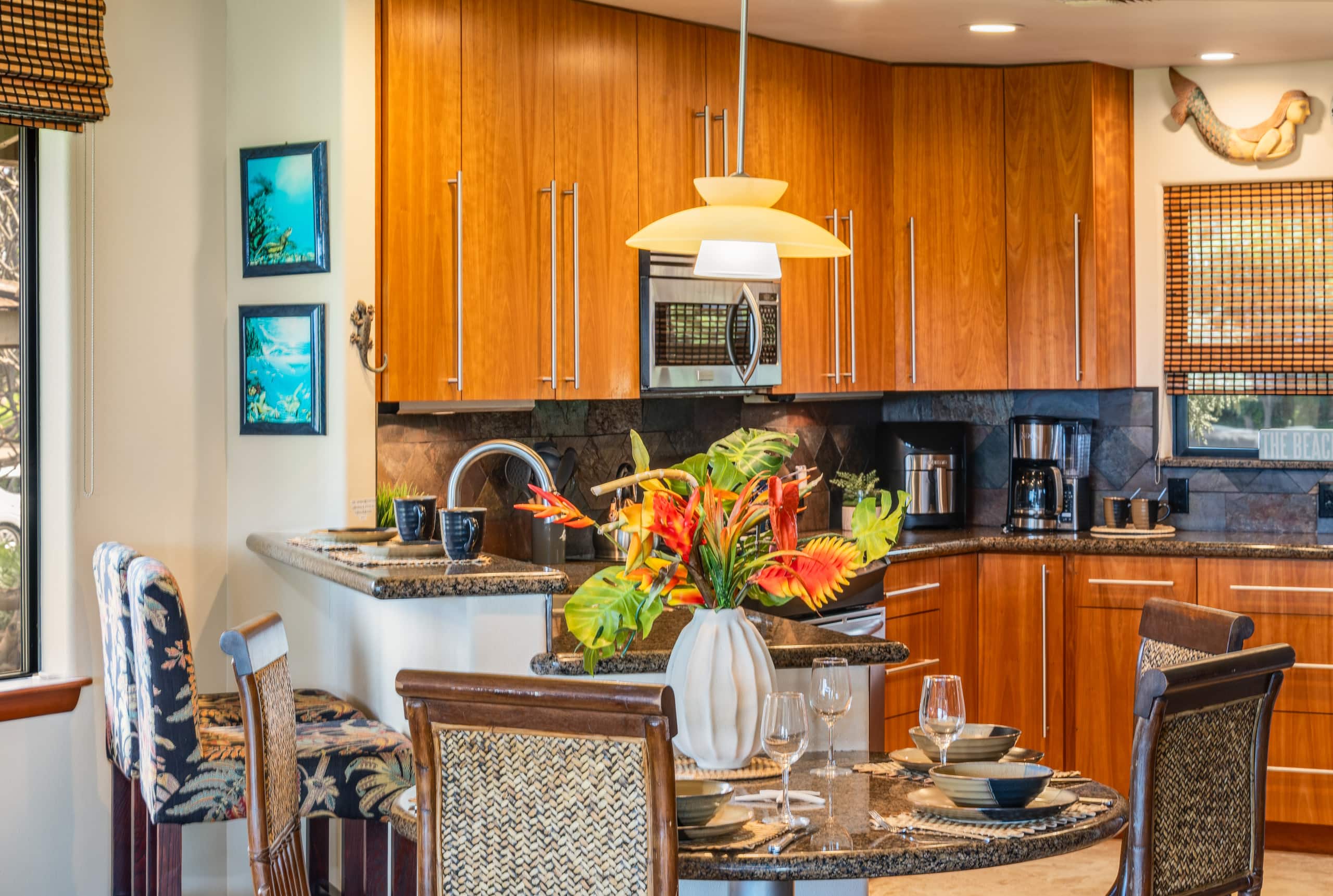 Condo in Lahaina · ★4.8 · 2 bedrooms · 2 beds · 2 baths - Image 6