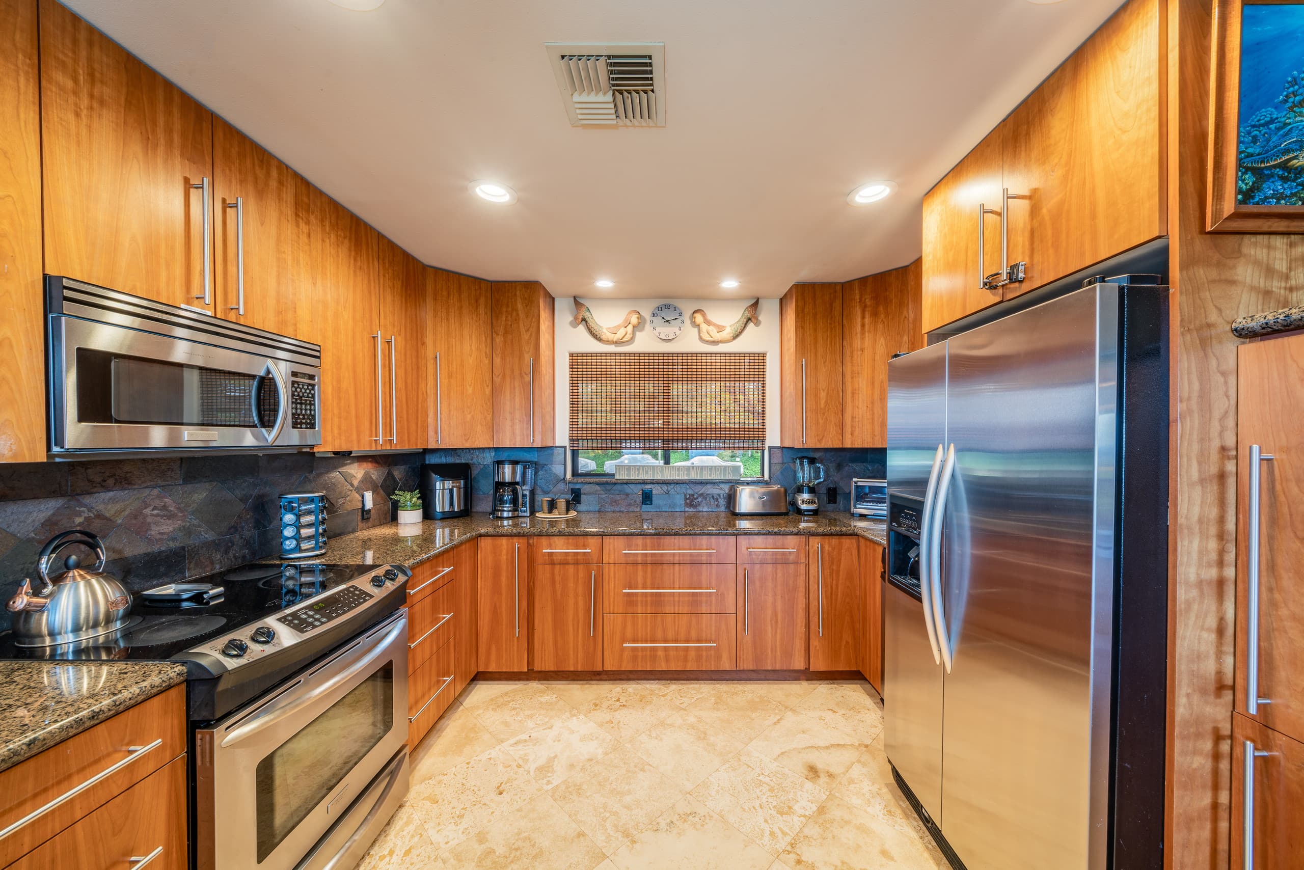 Condo in Lahaina · ★4.8 · 2 bedrooms · 2 beds · 2 baths - Image 1