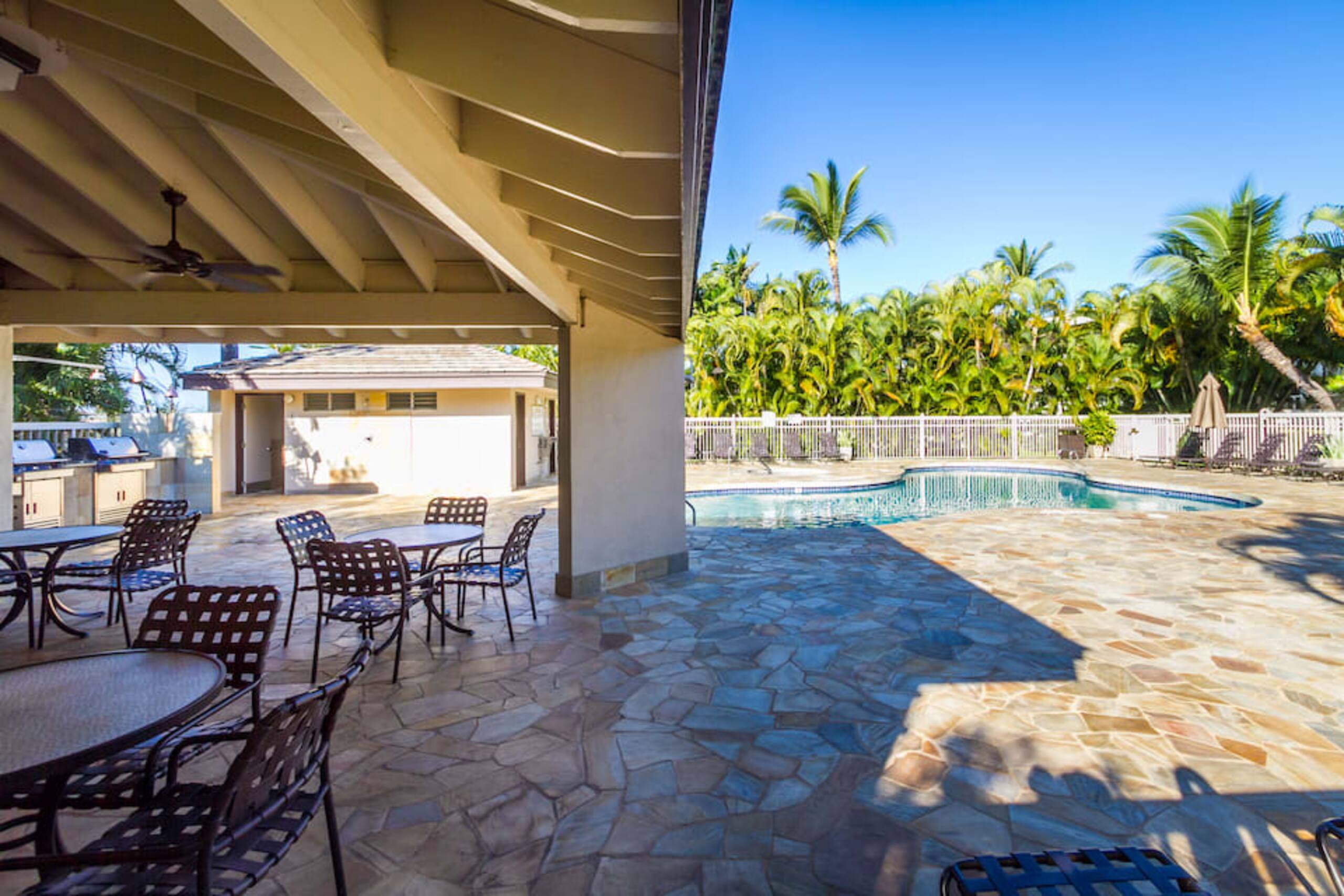 Modern Studio Beach Vistas - Image 15