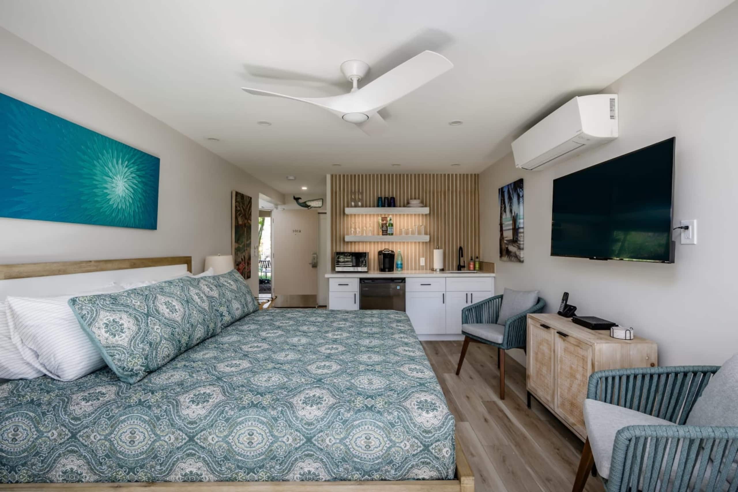 Modern Studio Beach Vistas - Image 2
