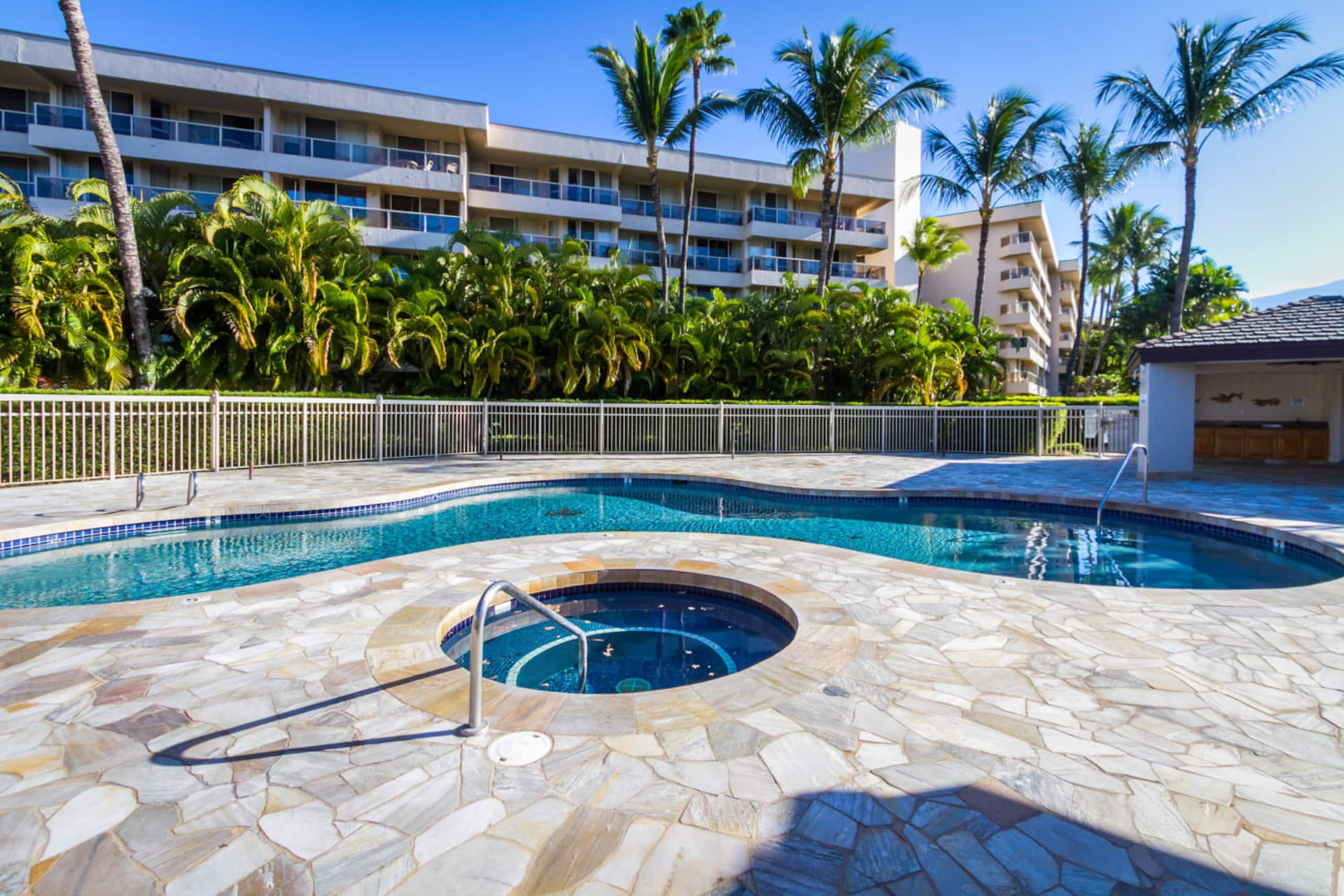 Modern Studio Beach Vistas - Image 13
