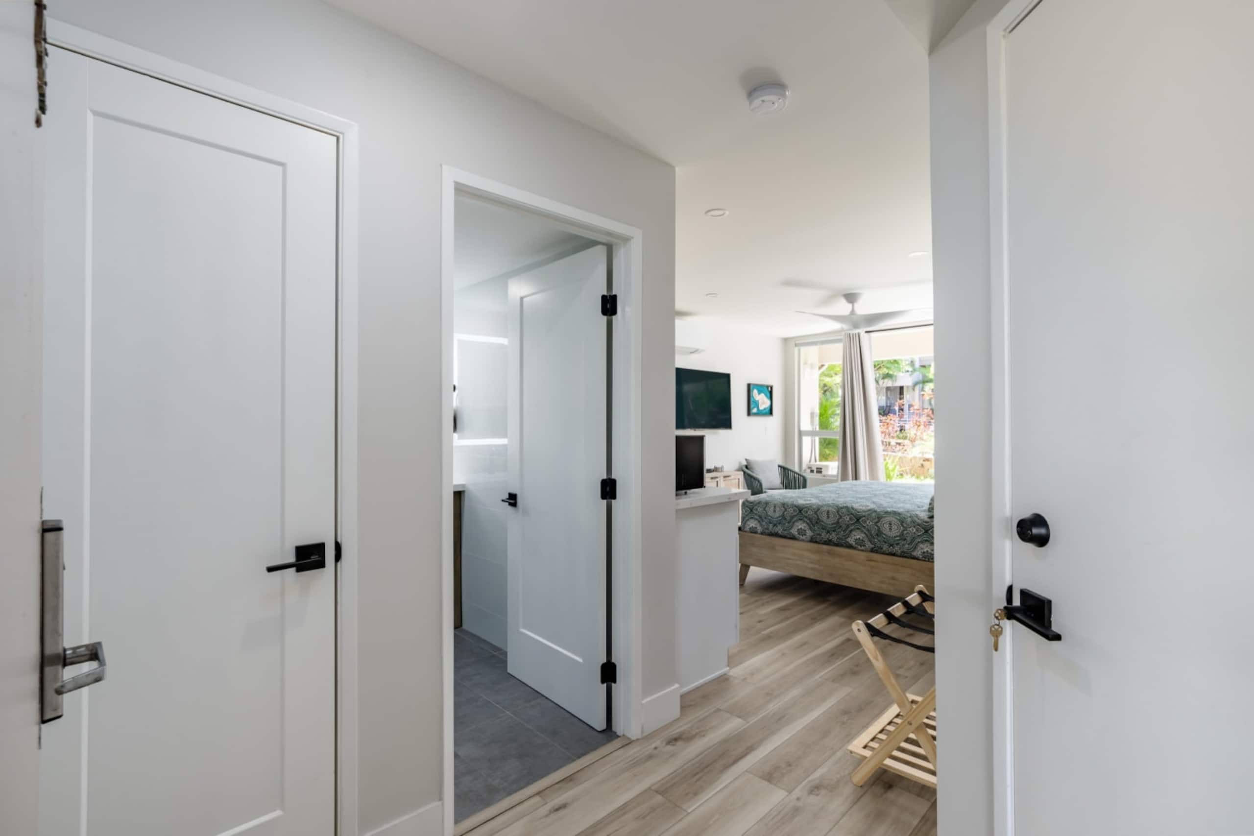 Modern Studio Beach Vistas - Image 6