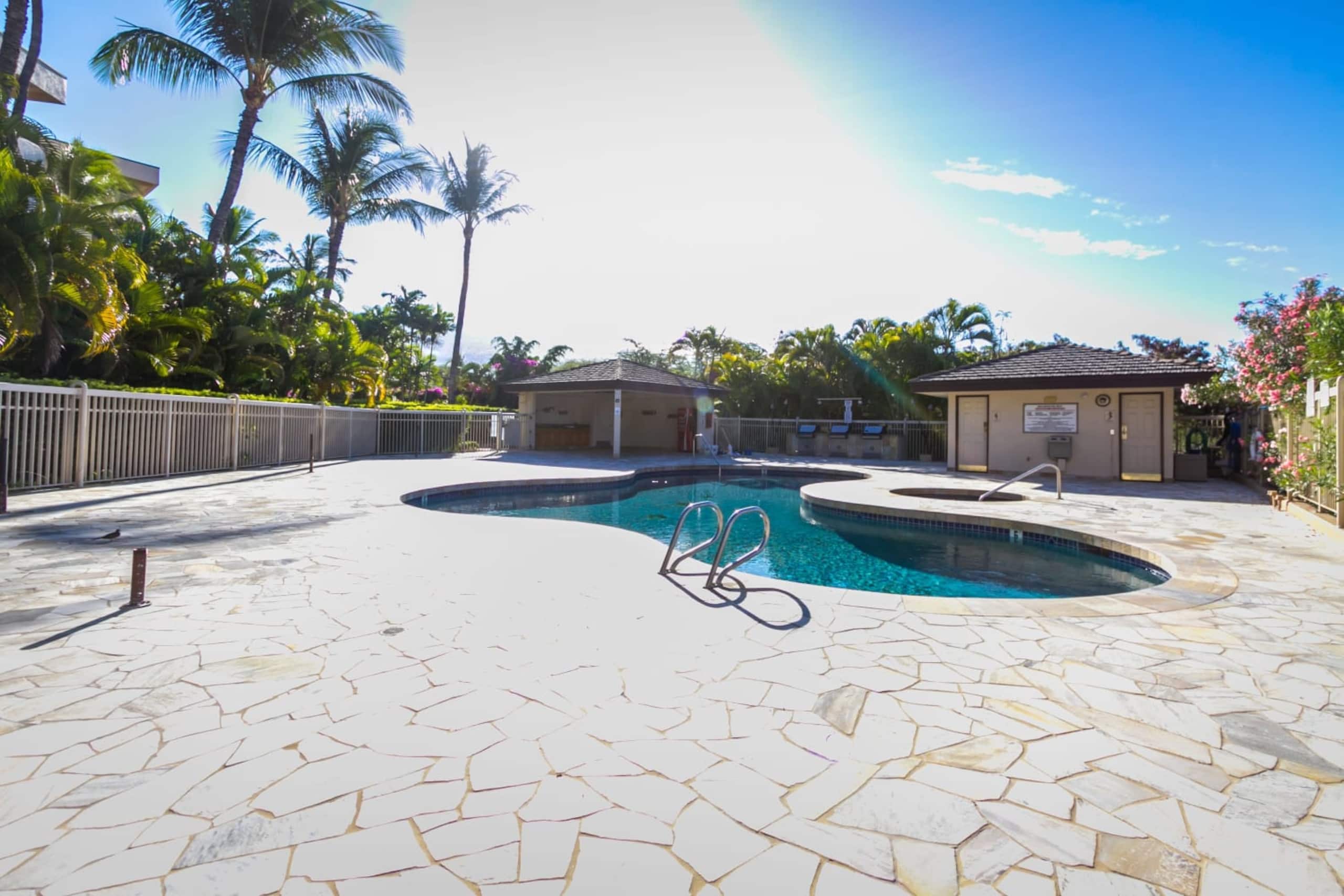 Modern Studio Beach Vistas - Image 14
