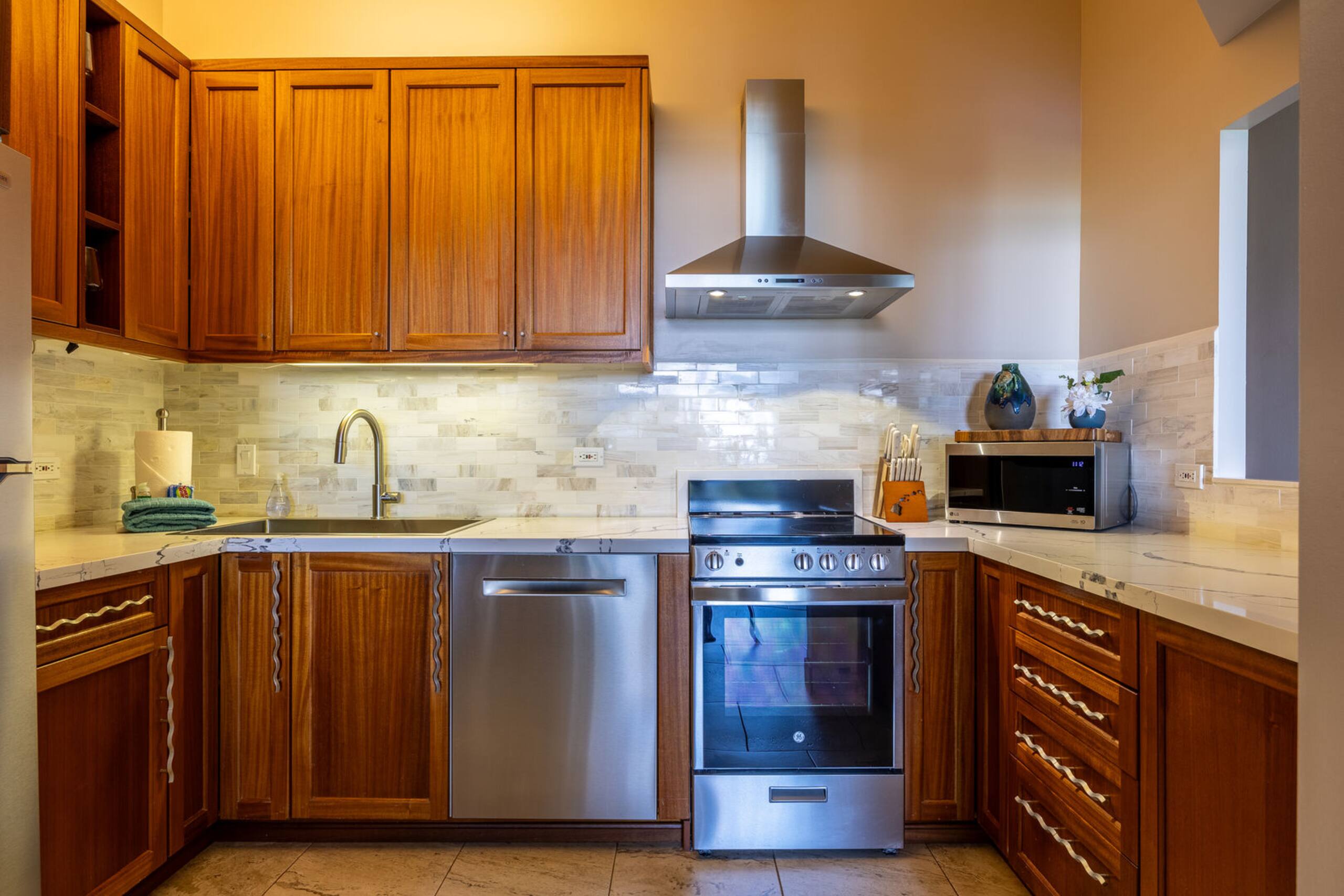 Condo in Lahaina · ★4.82 · 1 bedroom · 2 beds · 1 bath - Image 4
