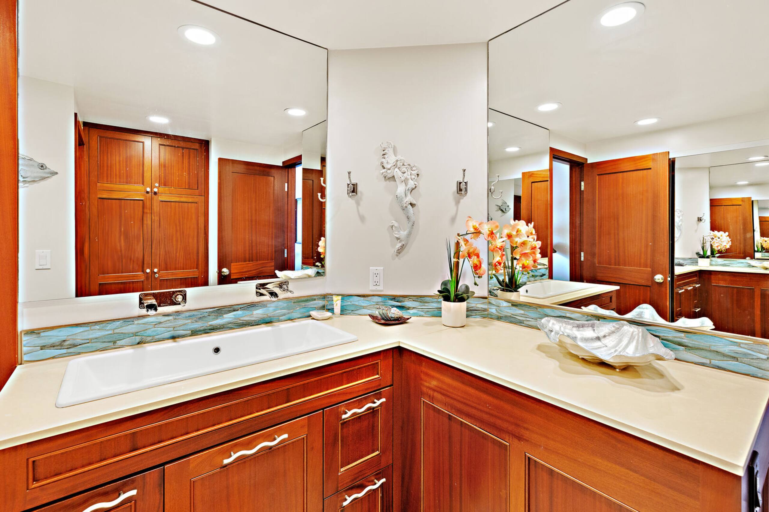 Condo in Lahaina · ★4.82 · 1 bedroom · 2 beds · 1 bath - Image 26