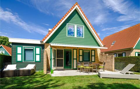 4 bedroom cozy home in Zonnemaire