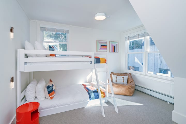 Много естествена светлина, страхотно отворено пространство.