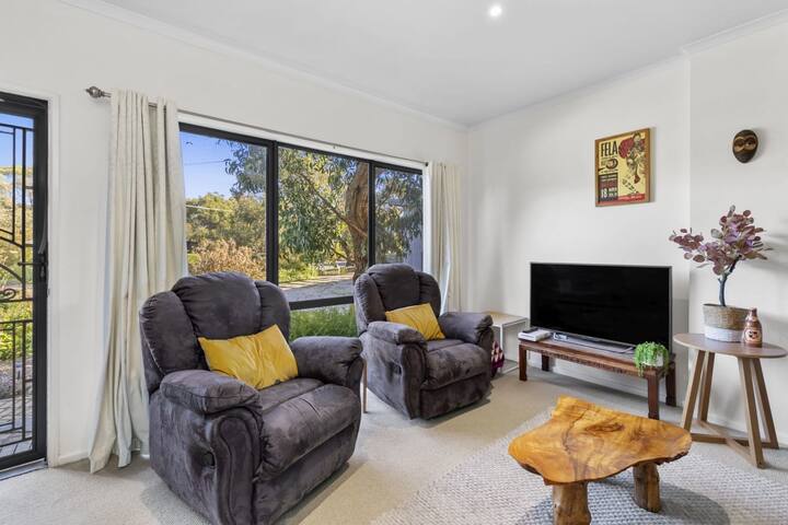 Picturesque and Treed Surroundings gallery image 5