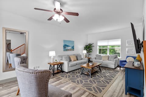Springhurst Serenity: Fresh 4BR Getaway
