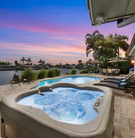 Heated Pool+Hot tub! Waterfront-Pool table+Kayaks!