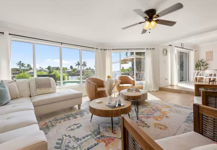 Heated Pool+Hot tub! Waterfront-Pool table+Kayaks! gallery image 5