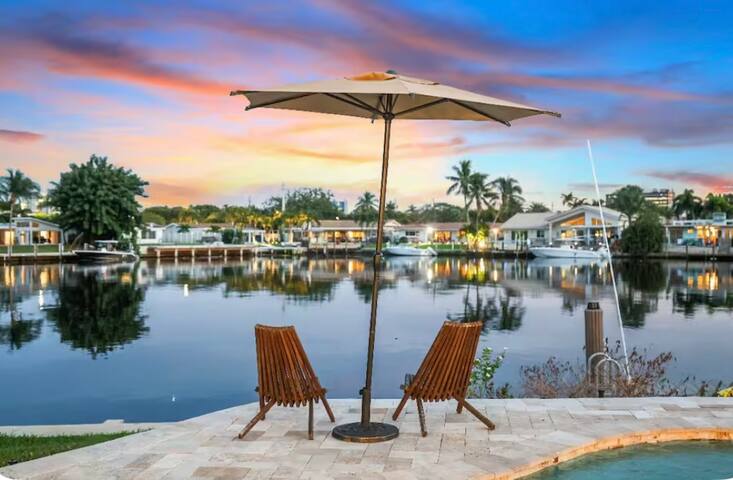 Heated Pool+Hot tub! Waterfront-Pool table+Kayaks! gallery image 4