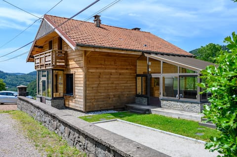 Chalet le Brusyna with hot tub