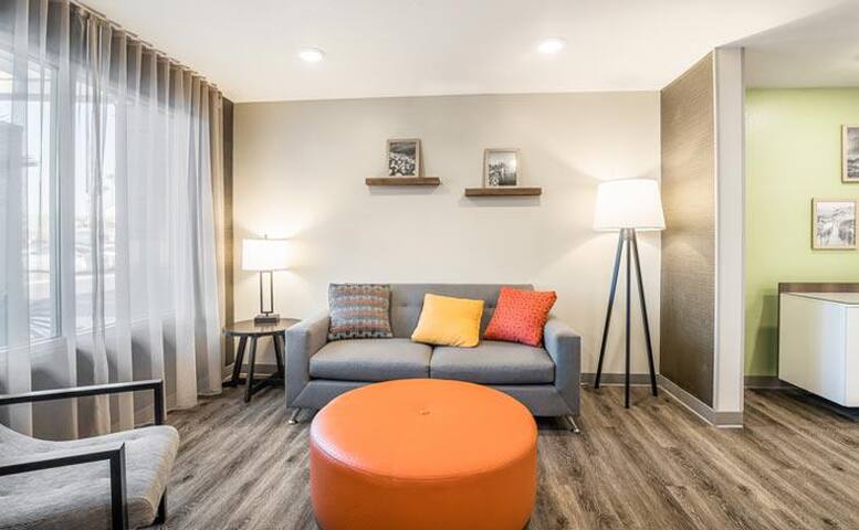 Bellflower Getaway! 4 Spacious Units, Kitchen! gallery image 4