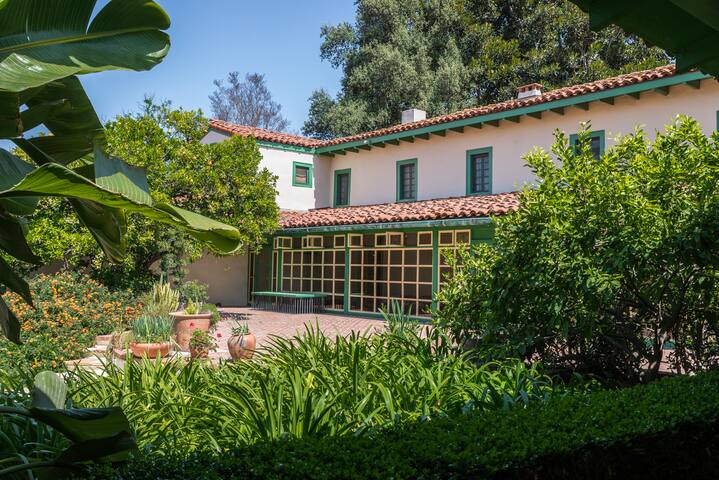 Bellflower Getaway! 4 Spacious Units, Kitchen! gallery image 5