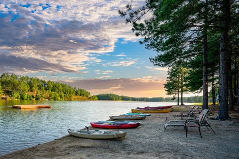 8 Cabins ~ Zip Lining | Private Lake | Pickle-Ball