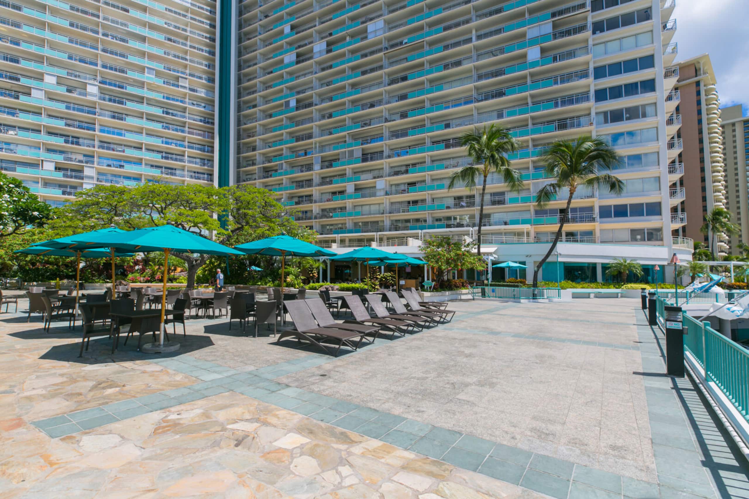 Condo in Honolulu · ★5.0 · 1 bedroom · 2 beds · 1 bath - Image 16