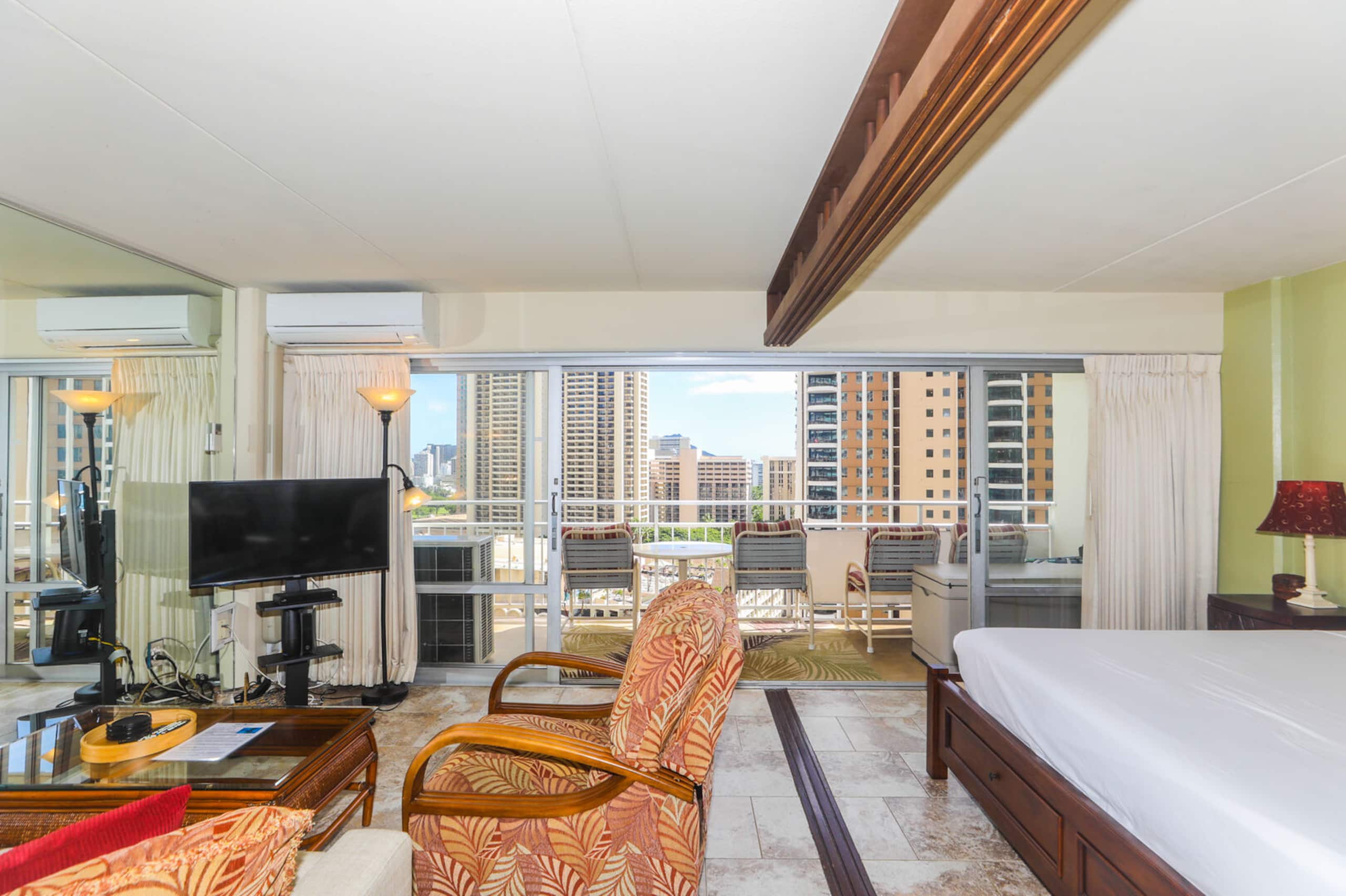 Condo in Honolulu · ★5.0 · 1 bedroom · 2 beds · 1 bath - Image 4