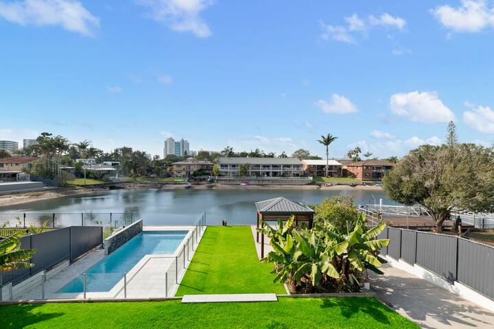 4 bedroom fabulous home on canal gallery image 3