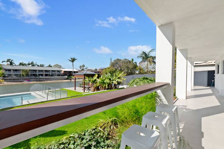 4 bedroom fabulous home on canal gallery image 4