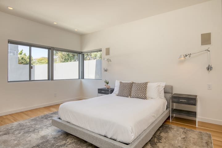 Chumba cha kulala 3 kina kitanda kamili.