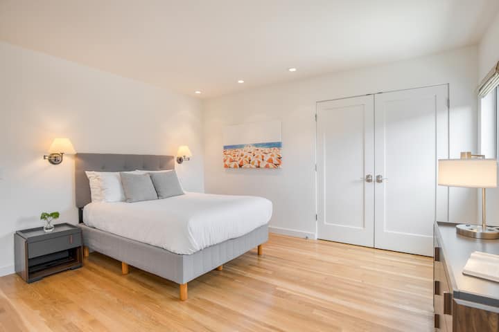 Chumba cha kulala 4 kina kitanda kamili.