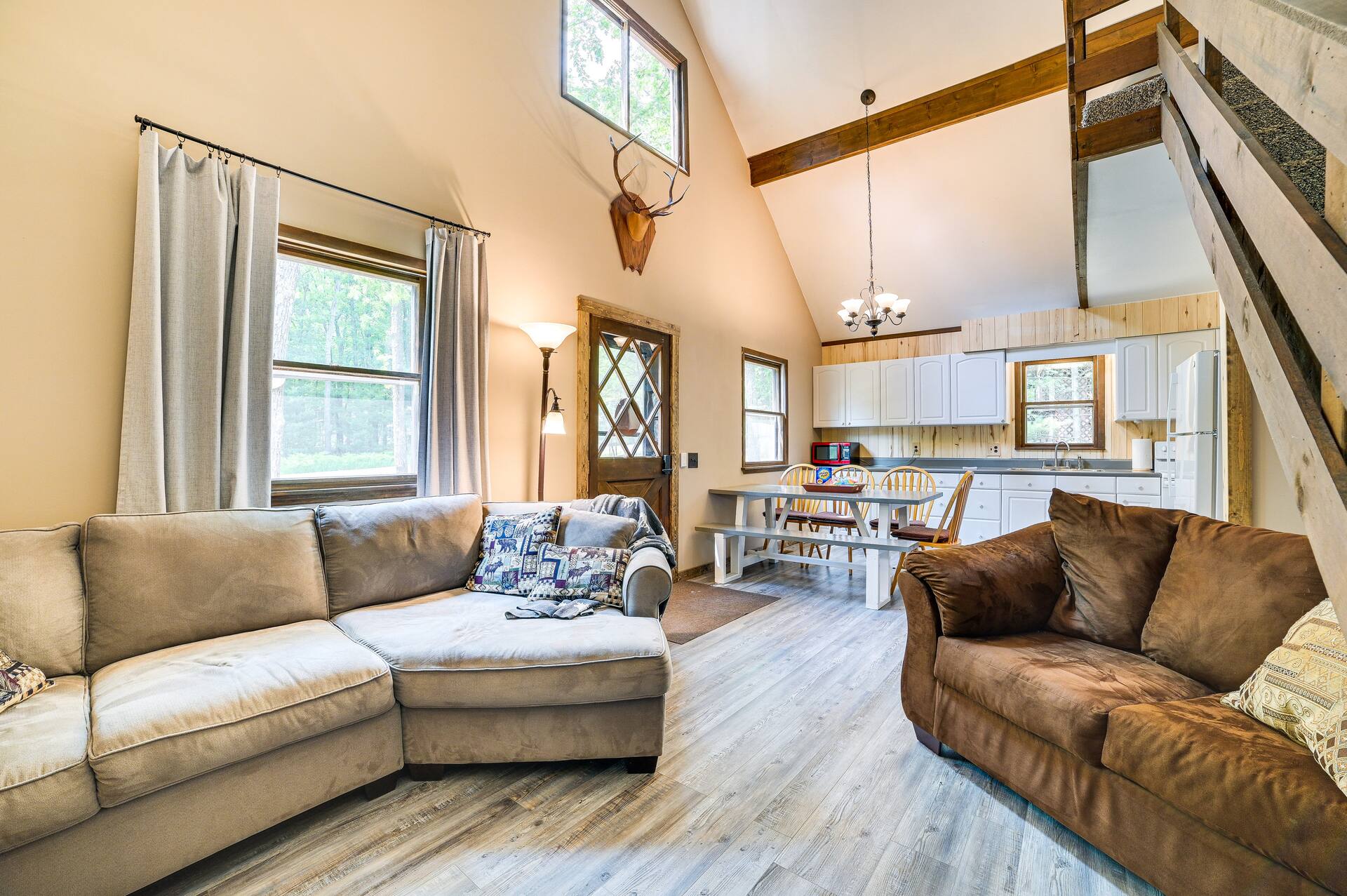 Family Roscommon Home - 3 Mi to Higgins Lake — photo 4