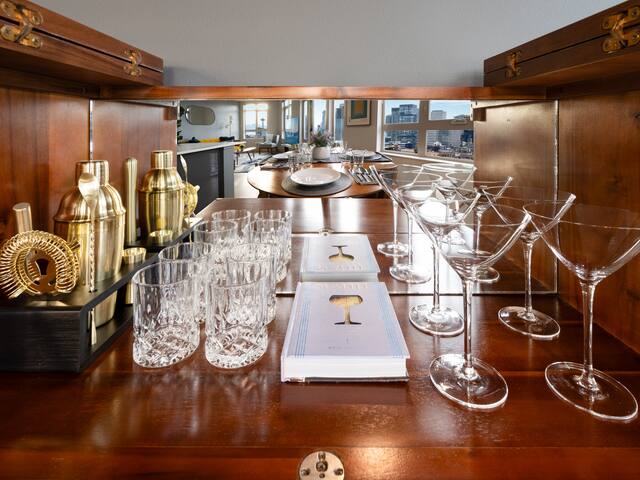 Luxe Penthouse+Stunning Space Needle & City Views gallery image 2