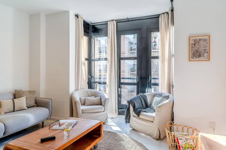 Beautiful apartment Eixample/Hospital Clinic gallery image 2
