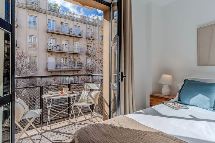 Beautiful apartment Eixample/Hospital Clinic gallery image 3