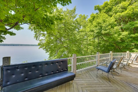'Locke’s Glen' - Lakefront Geneva Getaway w/ Dock!