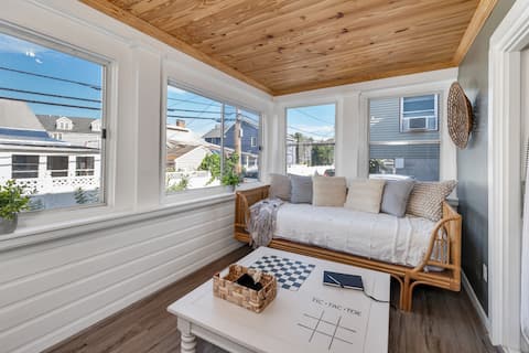 The Fleet -  Perfect Location Near Beach & Boardwa