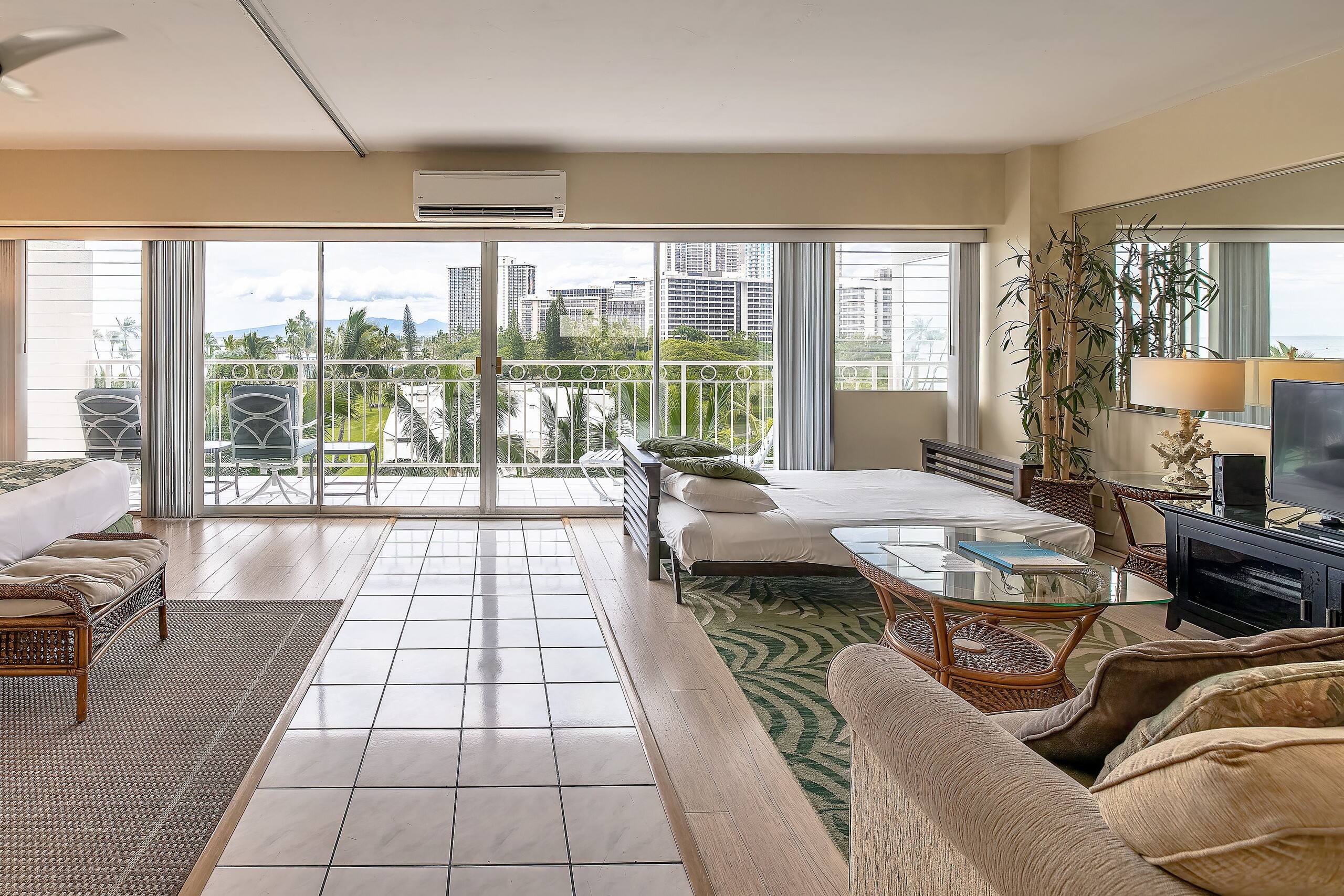 Waikiki Shore 0612 Large room 2Queen - Image 9