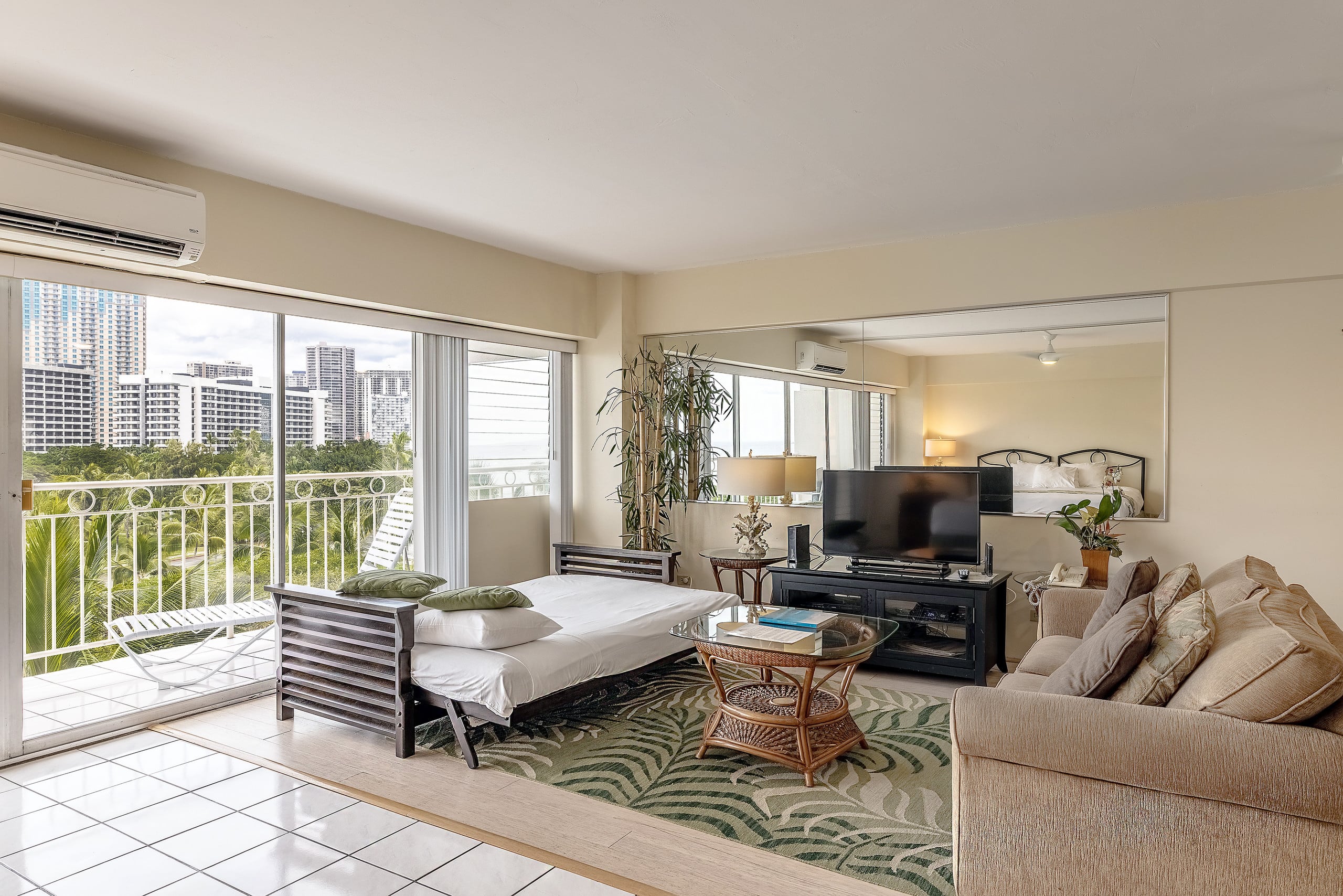 Waikiki Shore 0612 Large room 2Queen - Image 4