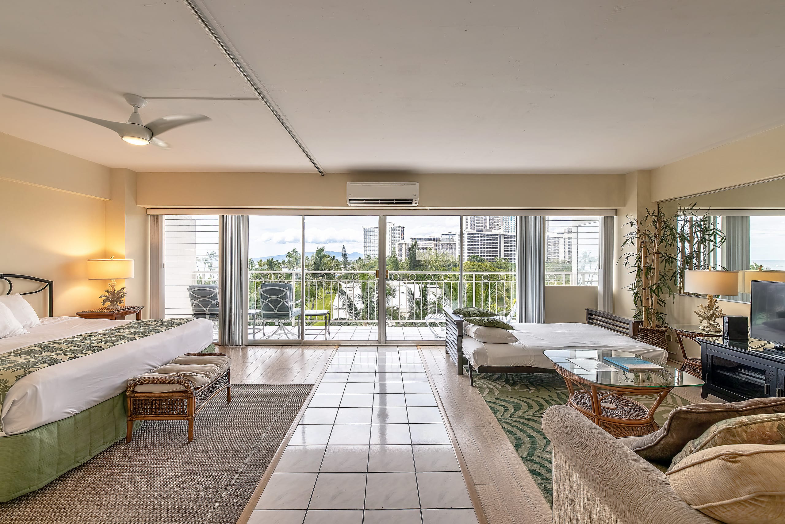Waikiki Shore 0612 Large room 2Queen - Image 1