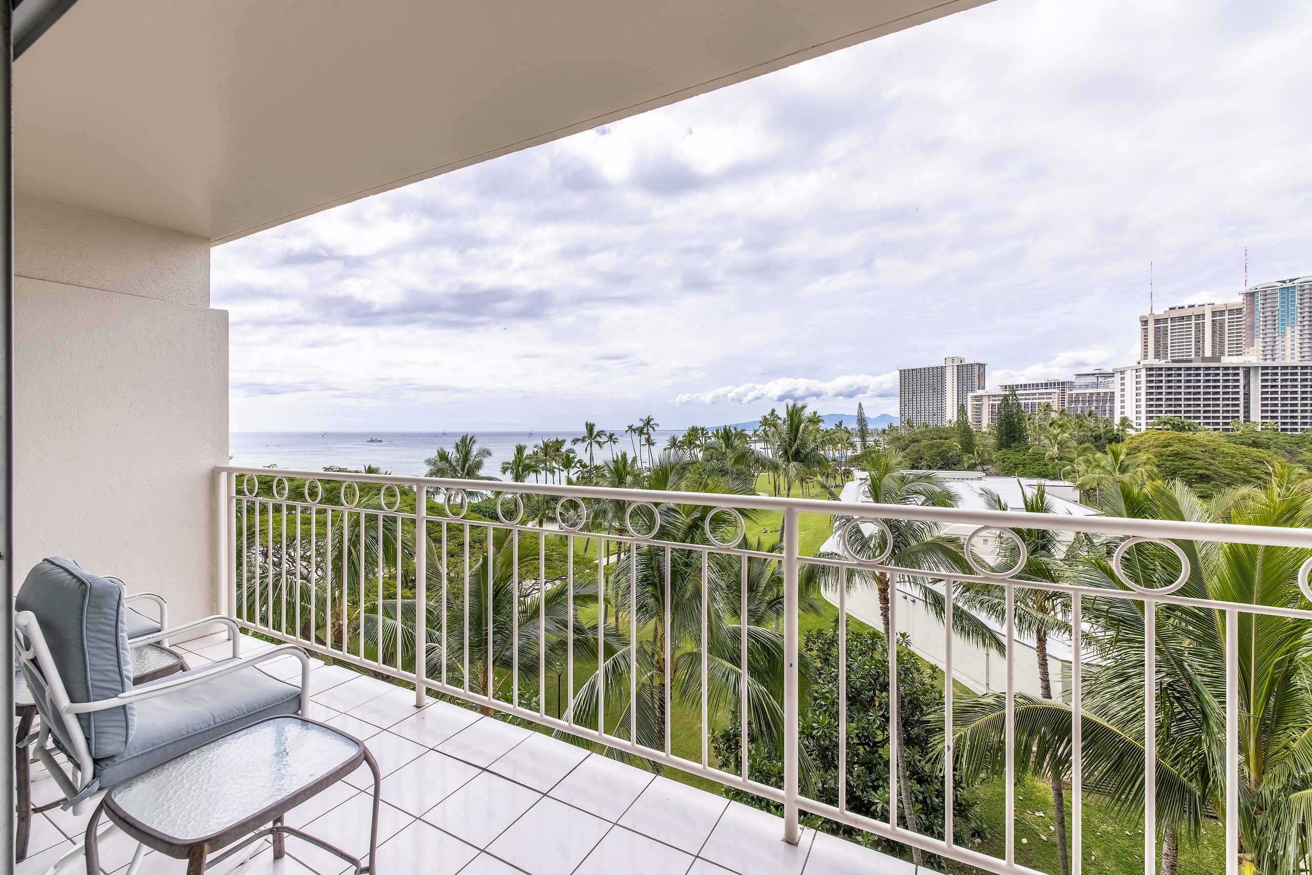 Waikiki Shore 0612 Large room 2Queen - Image 15
