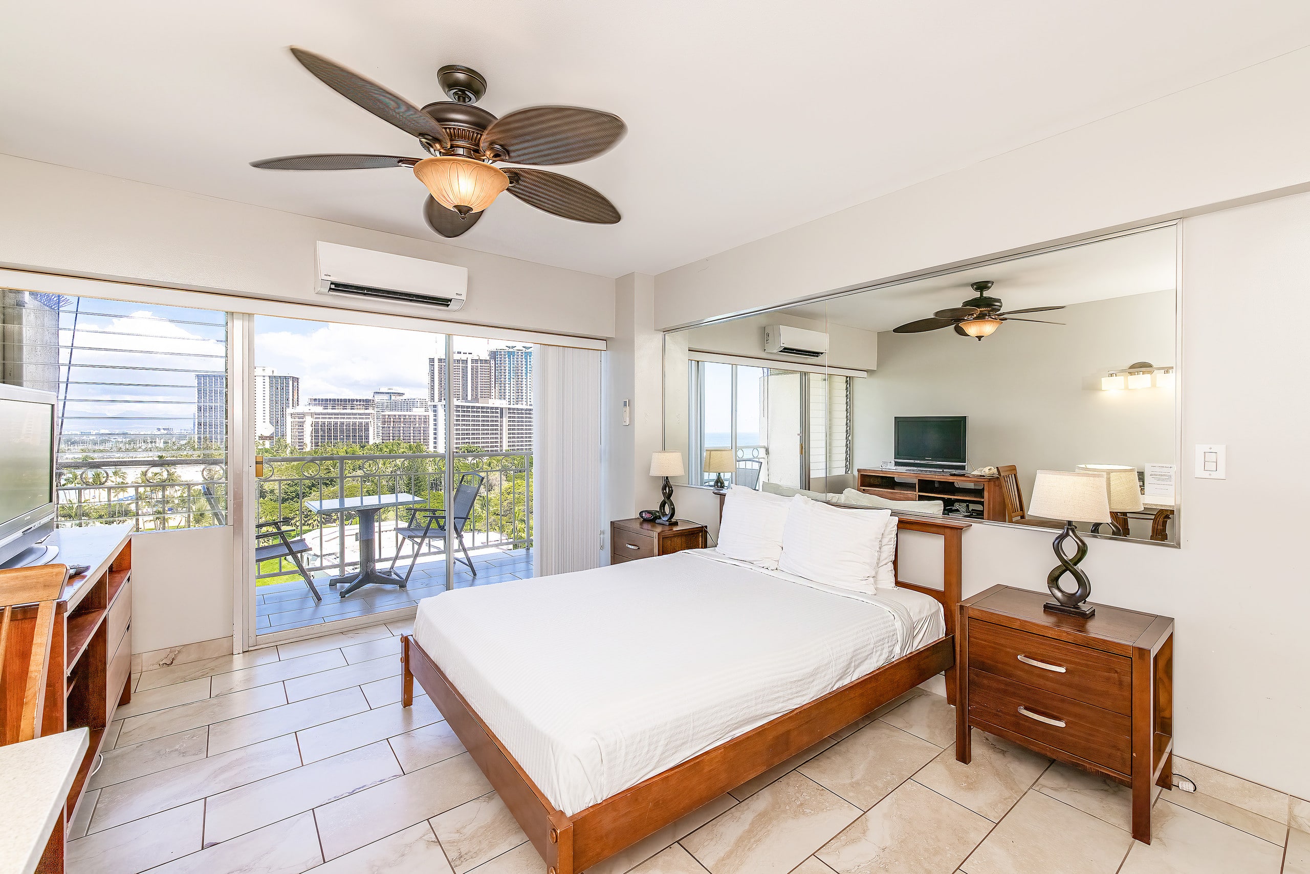 Waikiki Shore 1105 Studio - Image 2