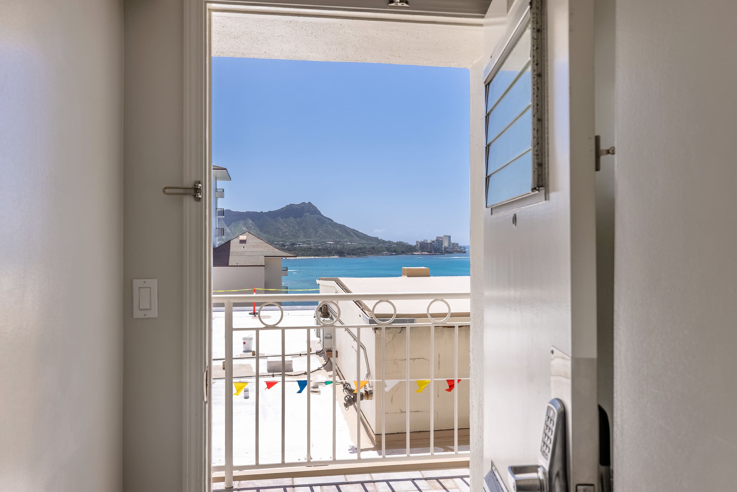 Waikiki Shore 1105 Studio - Image 9