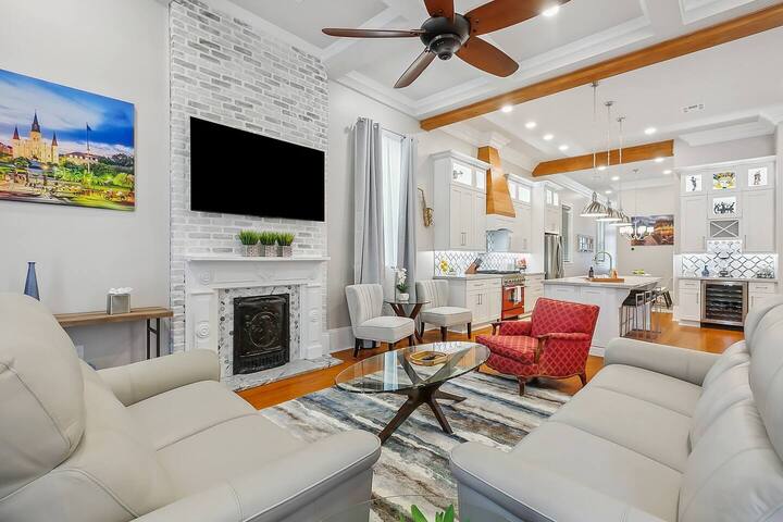 Luxurious Mid City Classic Home On Streetcar Line gallery image 3
