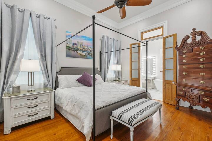 Elegant Mid City Luxurious Home On Streetcar Line gallery image 3