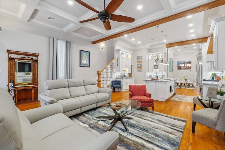 Elegant Mid City Luxurious Home On Streetcar Line gallery image 2