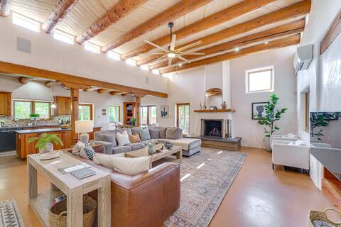 Mtn-View Retreat w/ Hot Tub in New Mexico!