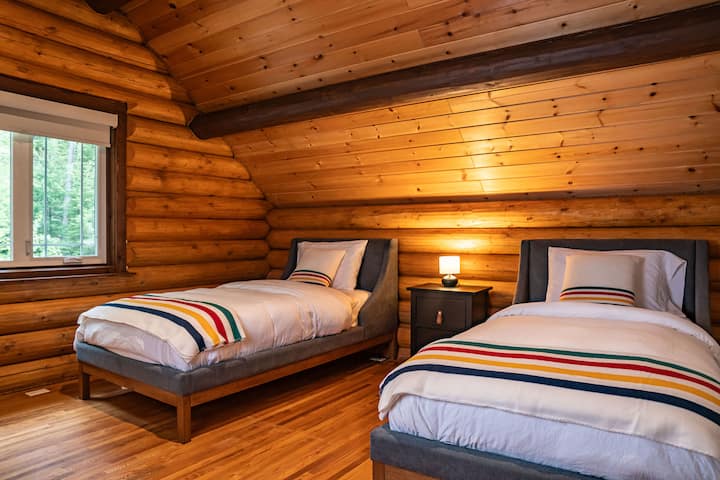 Upper floor bedroom