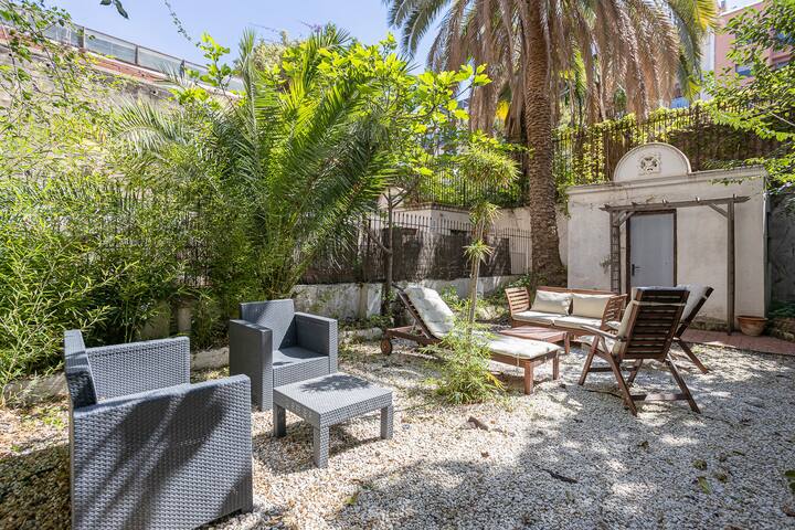 Private Garden in Eixample near Passeig de Gracia gallery image 3