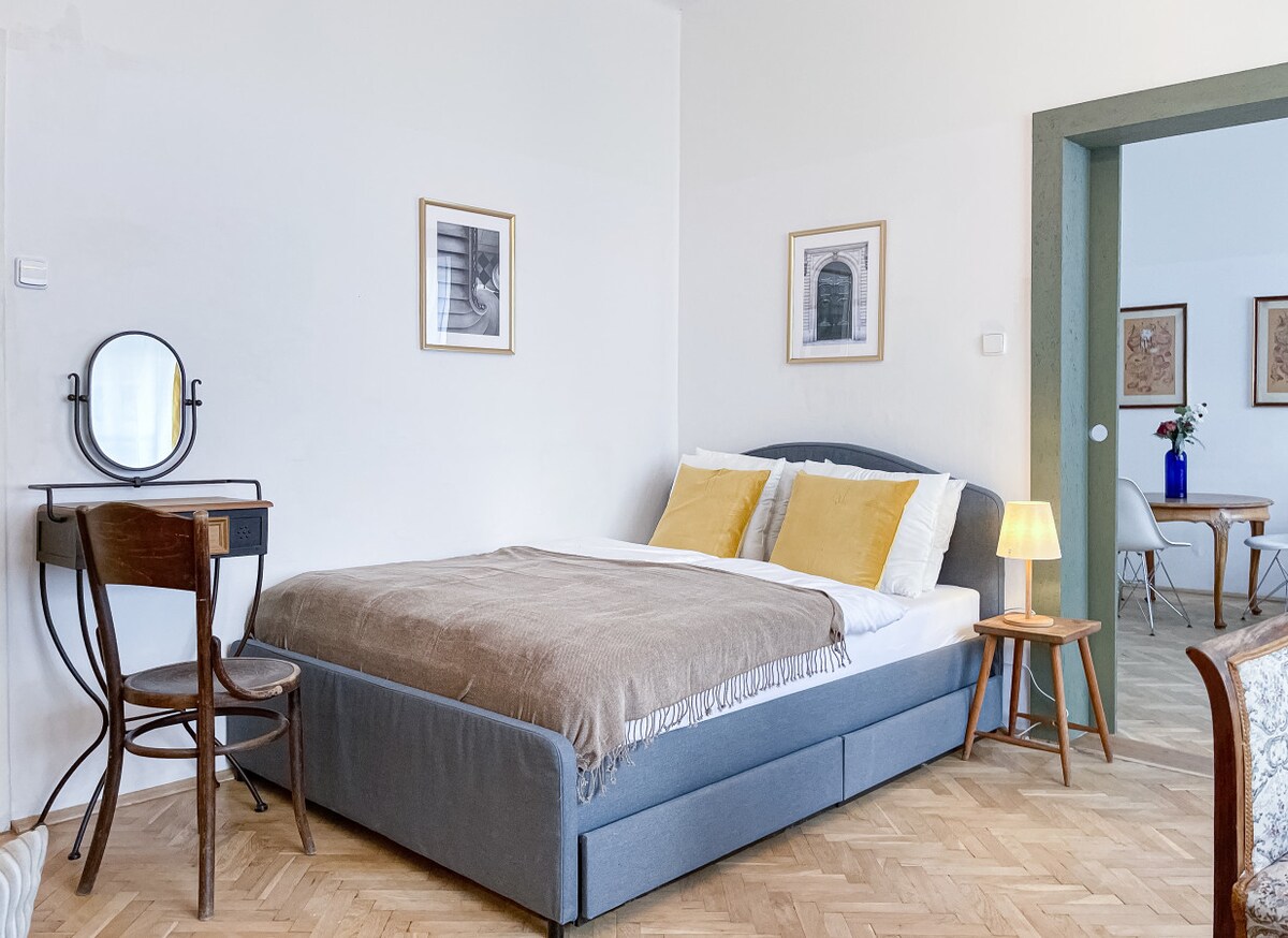 เตียงควีนไซส์ในห้องนอนที่สอง